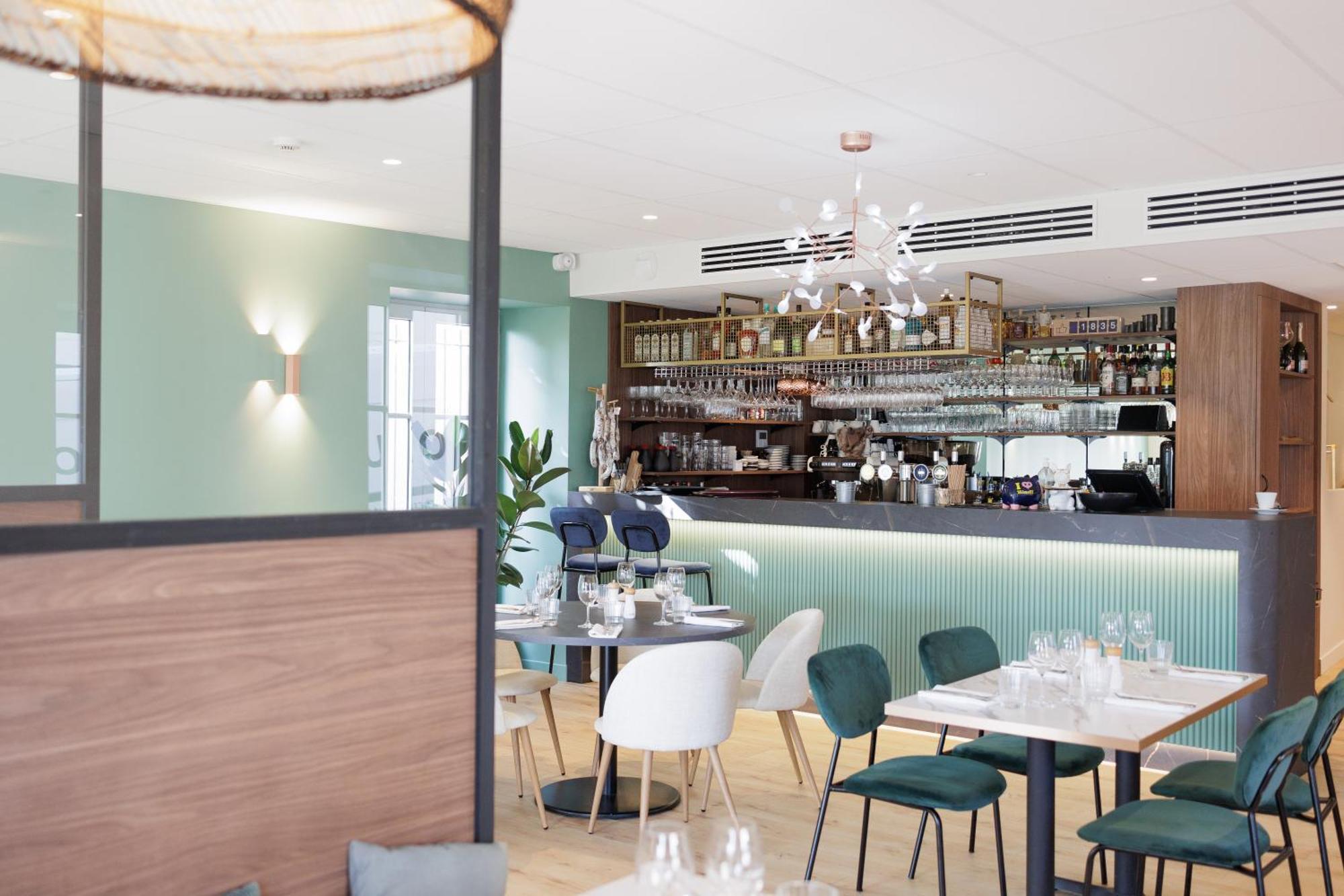 L'Esplanade Hotel Restaurant Bar A Vin Le Pellerin Екстериор снимка
